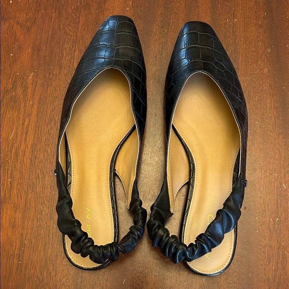 Circus NY black leather flat slides Size 8 NWOT